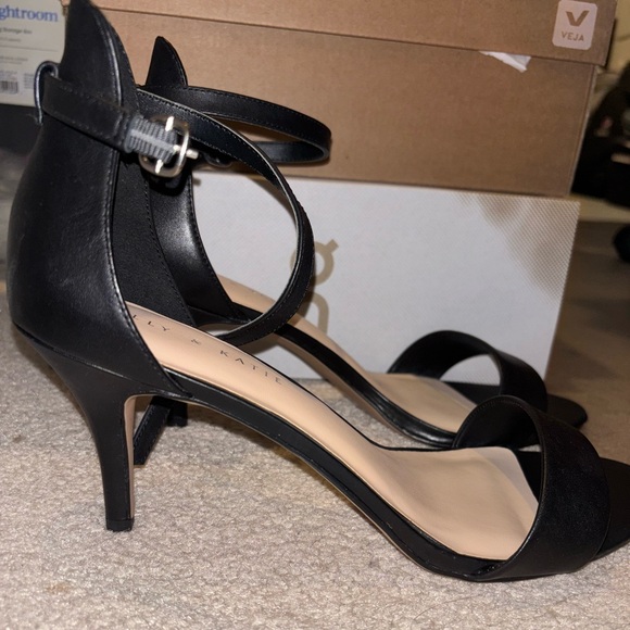 Kelly & Katie Nadia Sandal Heels - Picture 4 of 7